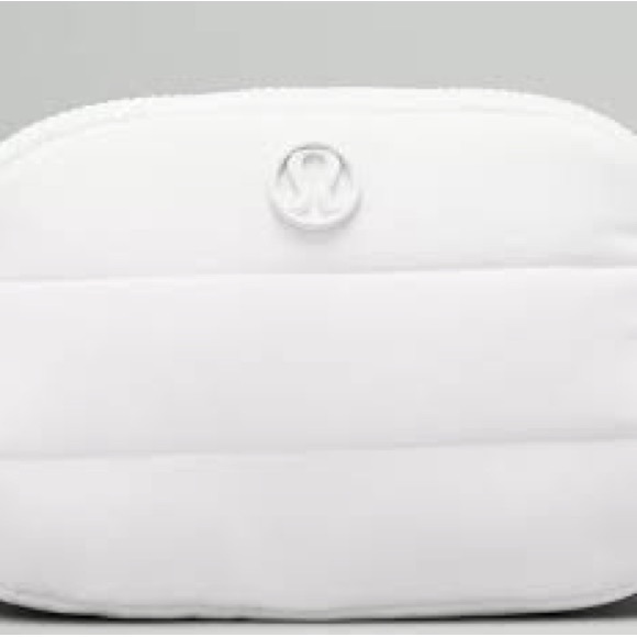 LULULEMON Everywhere Belt Bag Wunder Puff 2L - Picture 2 of 6